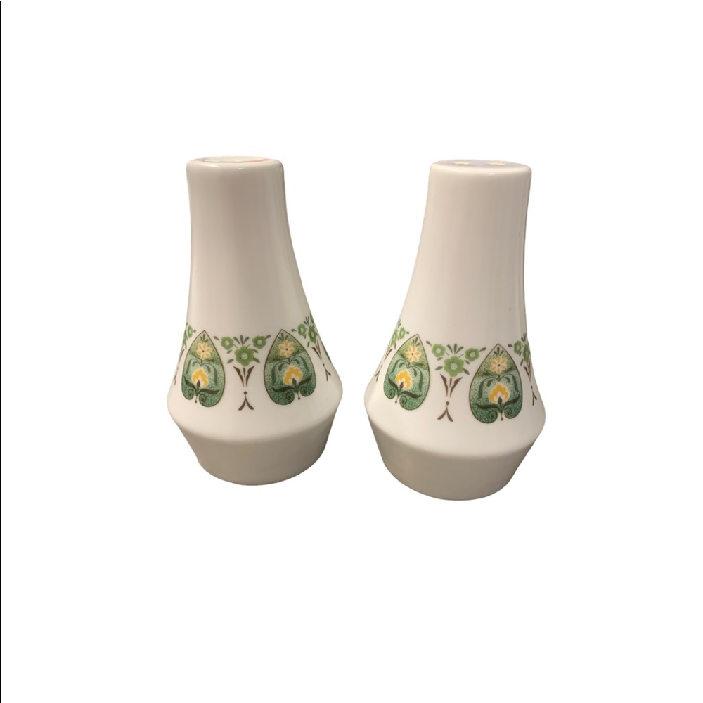 Salt and Pepper Shaker Set Vintage Noritake Japan White, Green and Yellow Heart